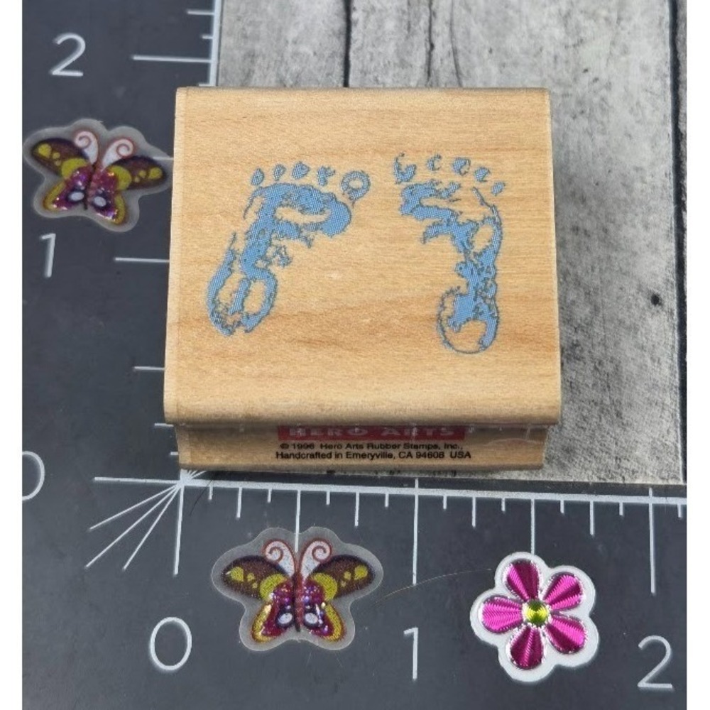 Hero Arts Baby Feet Prints B1022 1.5X1.5 Rubber Stamp Wood #Q63